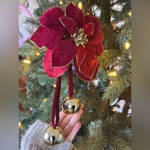 Vintage 1978 Luxury Velvet Poinsettia Ornament - Holiday Home Accent (Red)